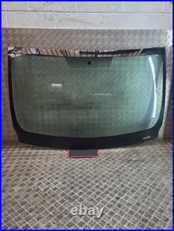 Vauxhall vivaro / renault trafic 2008 on front windscreen glass