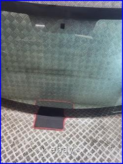 Vauxhall vivaro / renault trafic 2008 on front windscreen glass