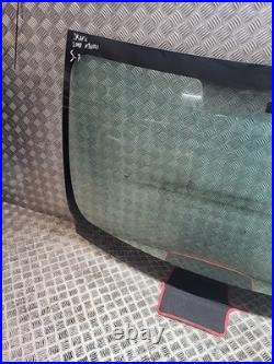 Vauxhall vivaro / renault trafic 2008 on front windscreen glass